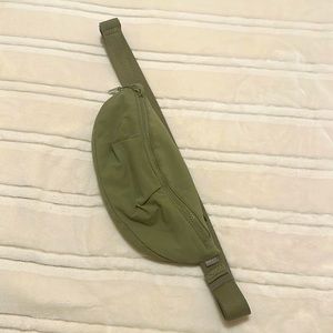 Athleta kinetic waist bag - olive green